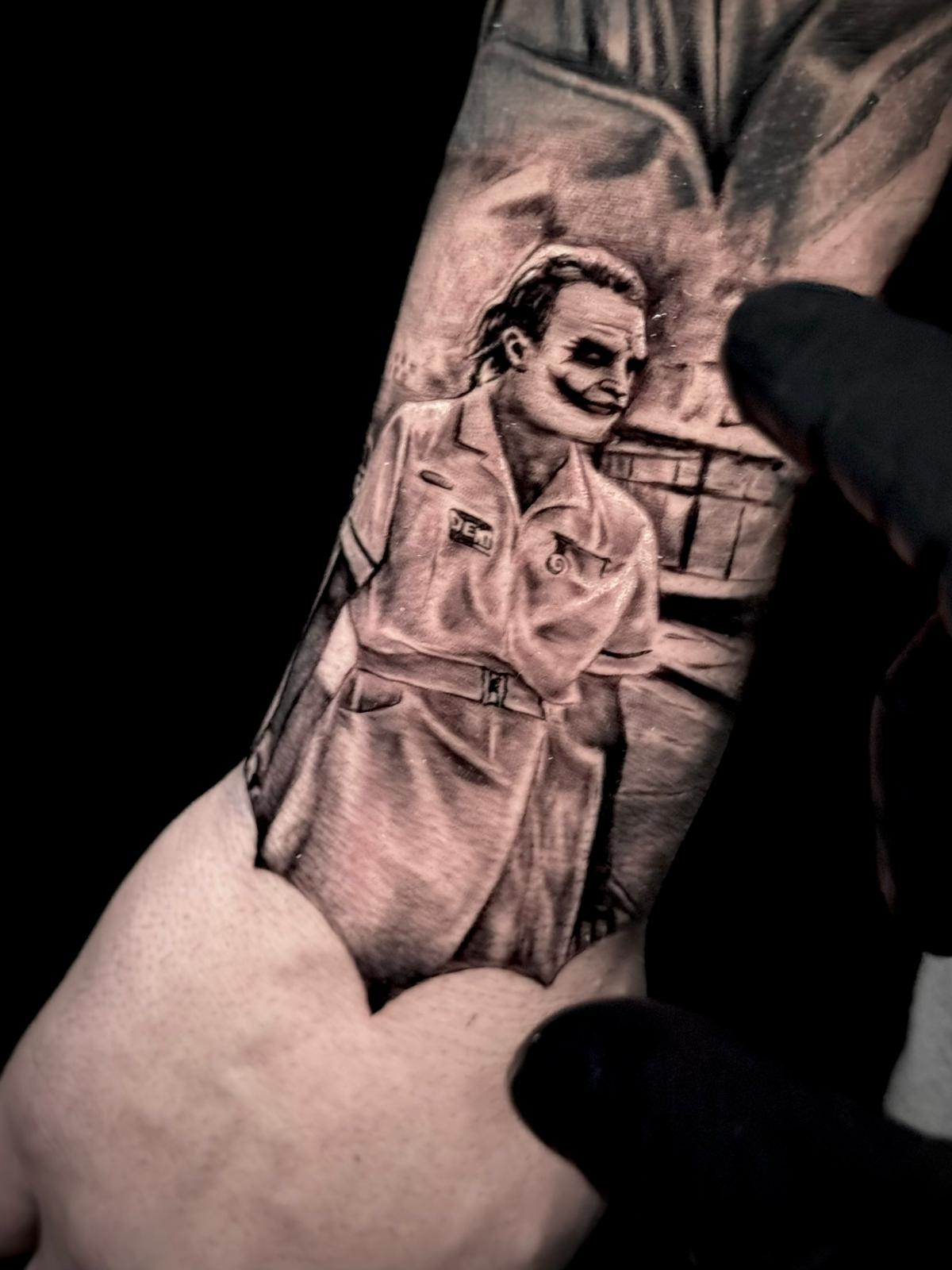Micro realism — lavoro 5, Carlitos Junior Ink Roma
